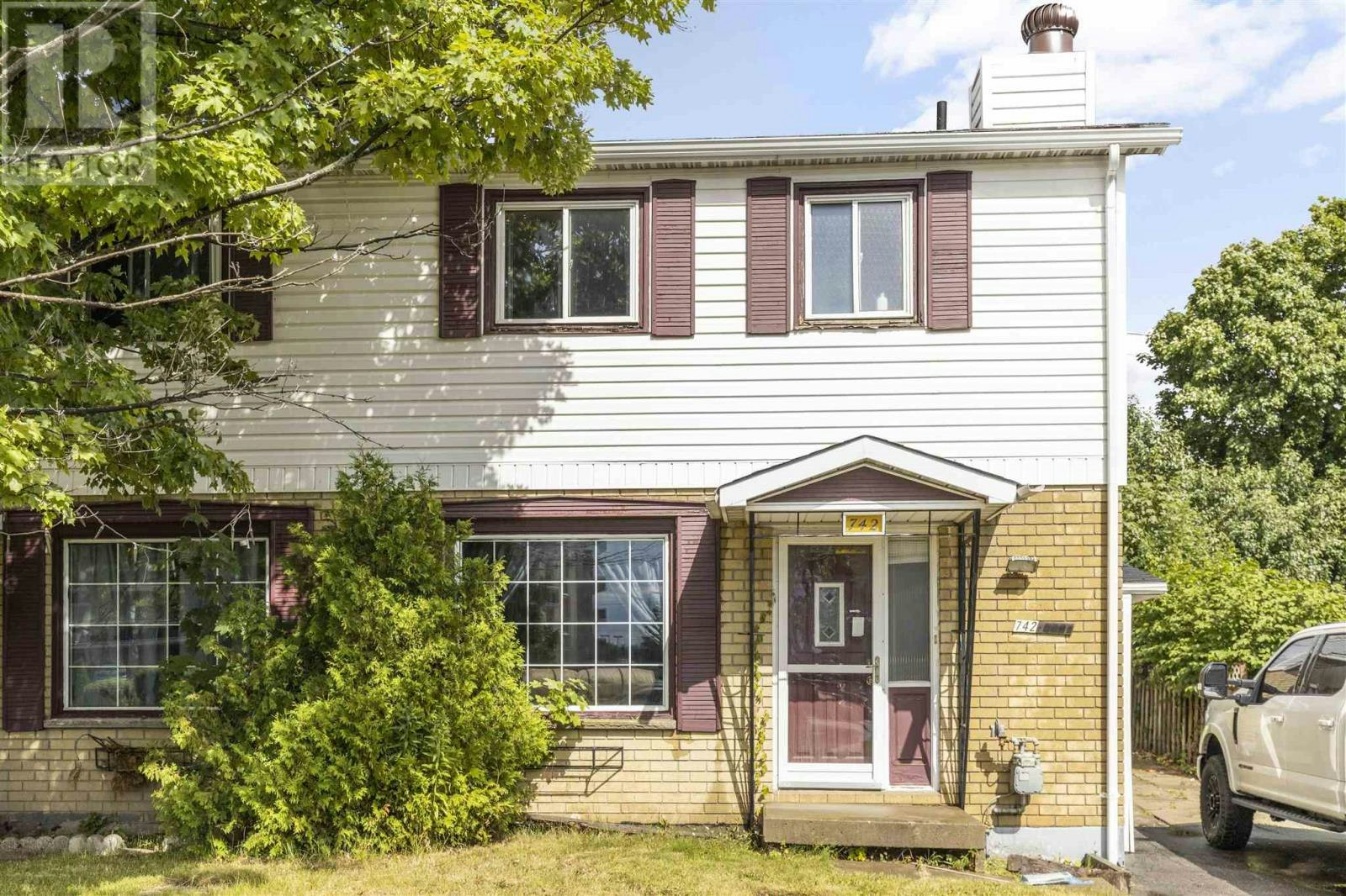 742 Pine Street, Sault Ste. Marie, ON, P6B 3G1