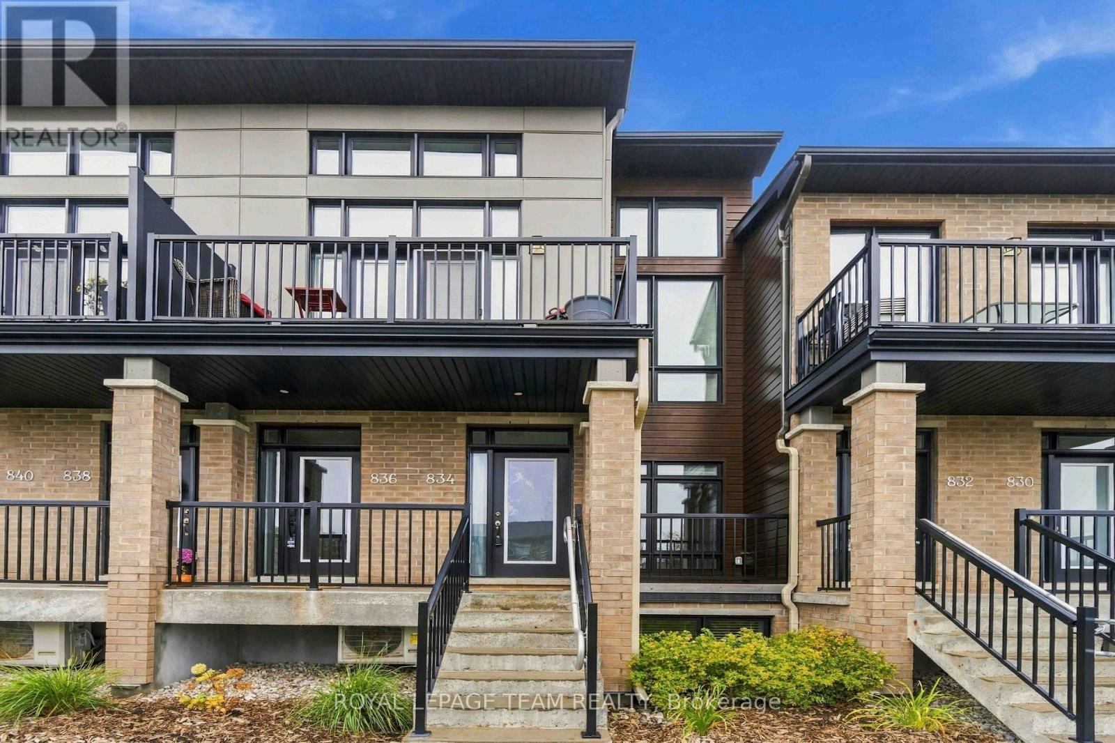 834 Ralph Hennessy Avenue, Ottawa, ON, K1X 0E4
