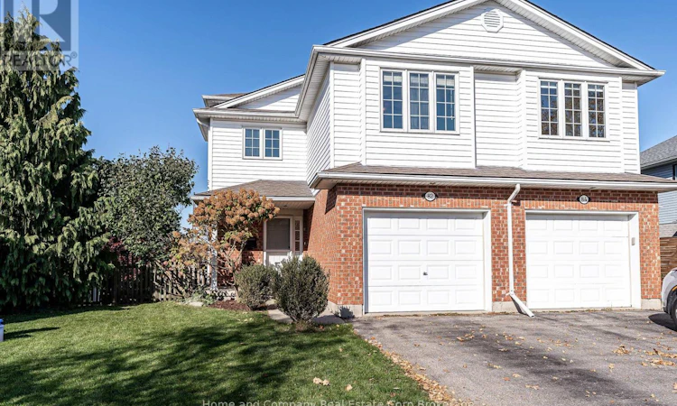 82 Walsh Crescent