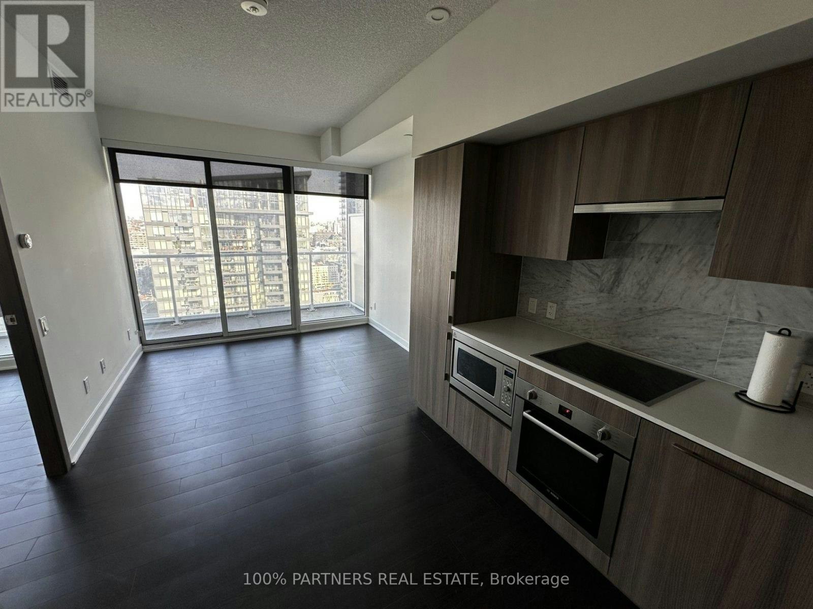 3507-17 Bathurst Street, Toronto, ON, M5V 0M1