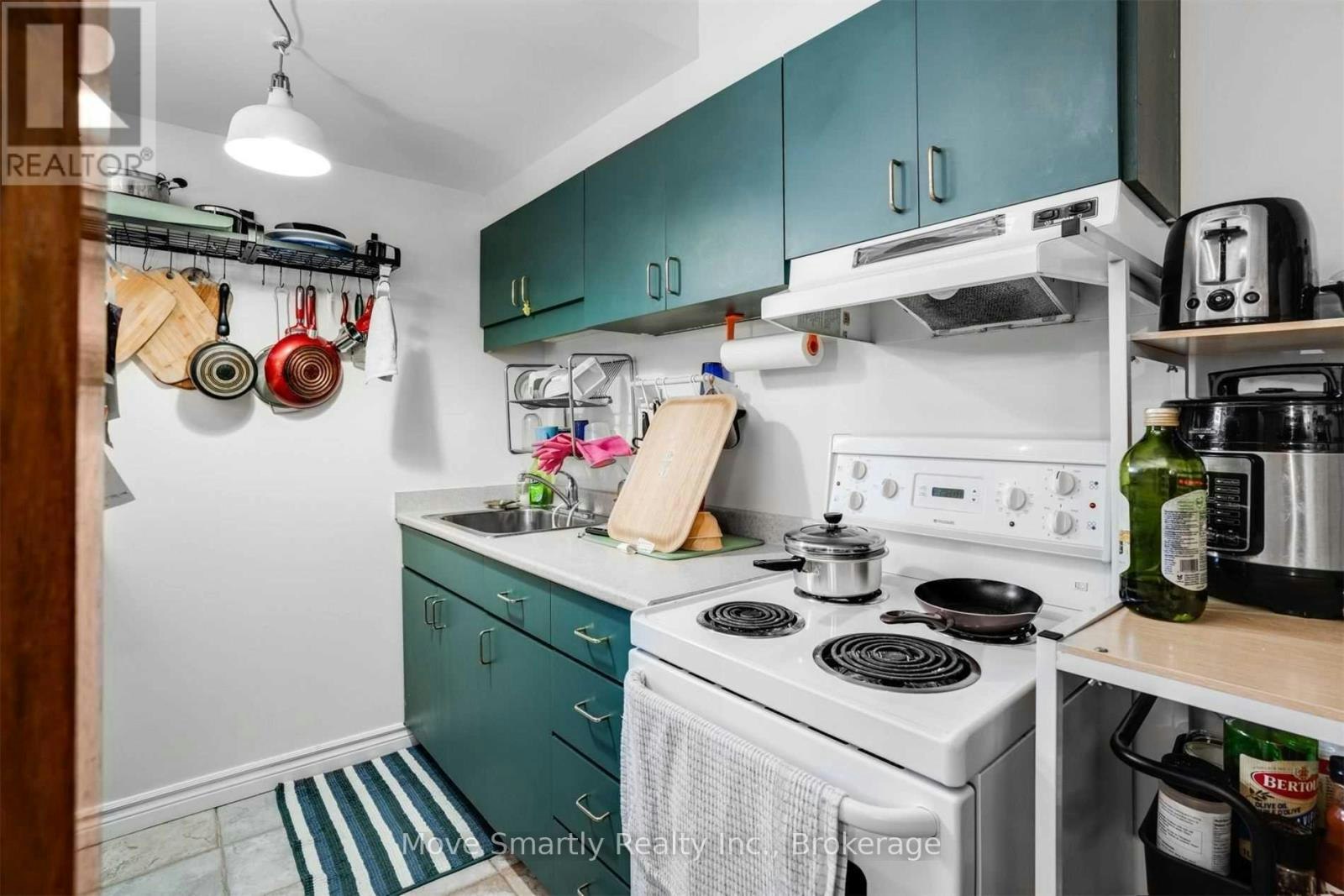 BASEMENT-11B Wanda Road, Toronto, ON, M6P 1C4 - 4