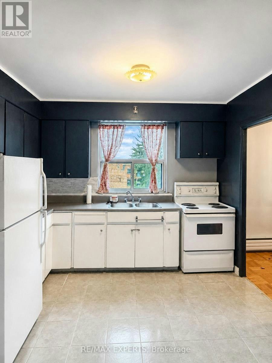 6-26 Fraserwood Avenue, Toronto, ON, M6B 2N5 - 13