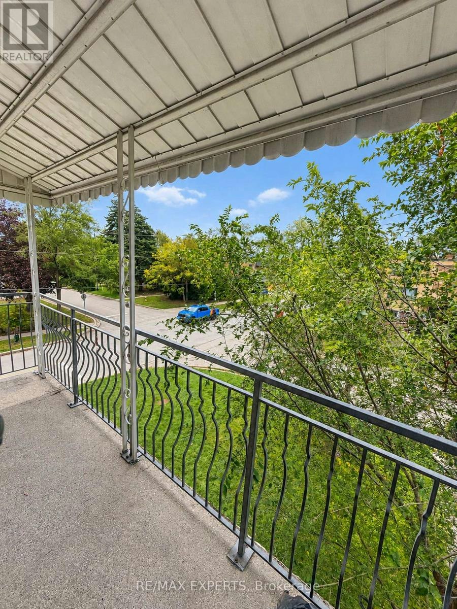 6-26 Fraserwood Avenue, Toronto, ON, M6B 2N5 - 19