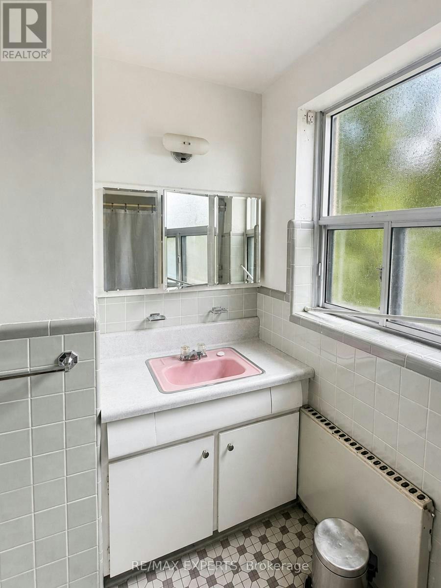 6-26 Fraserwood Avenue, Toronto, ON, M6B 2N5 - 5