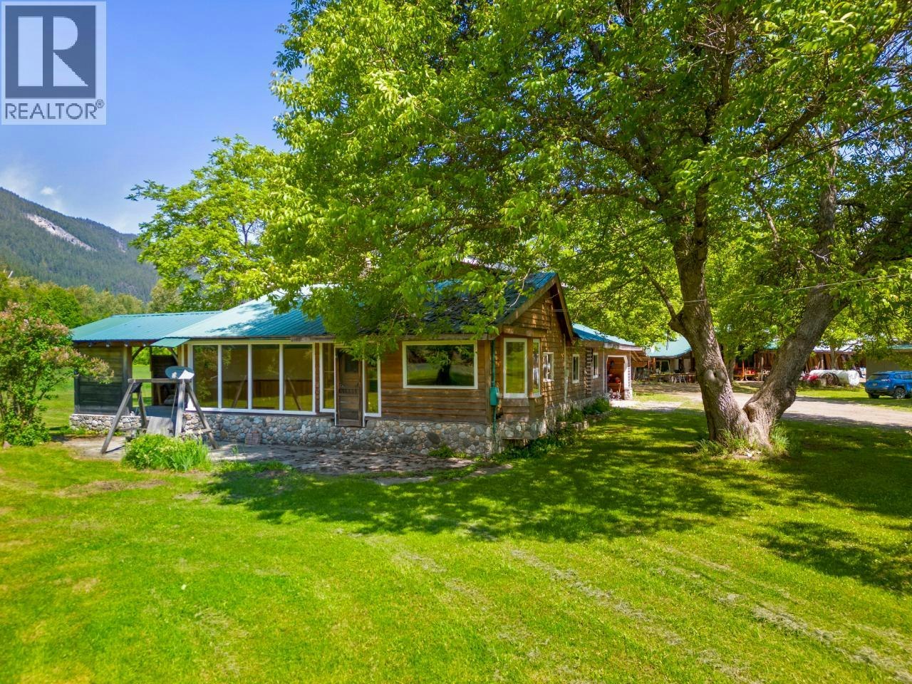 209 Lardeau River Road, Lardeau, BC, V0G 1N0
