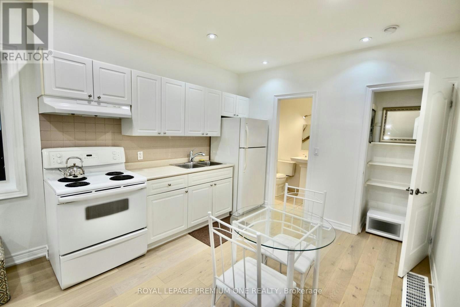 B-312 Rustic Road, Toronto, ON, M6L 1W5 - 8