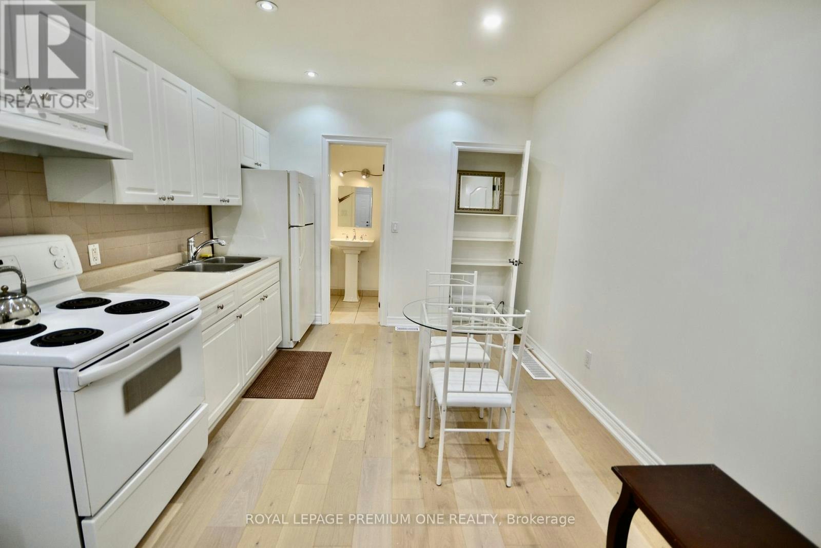 B-312 Rustic Road, Toronto, ON, M6L 1W5 - 9