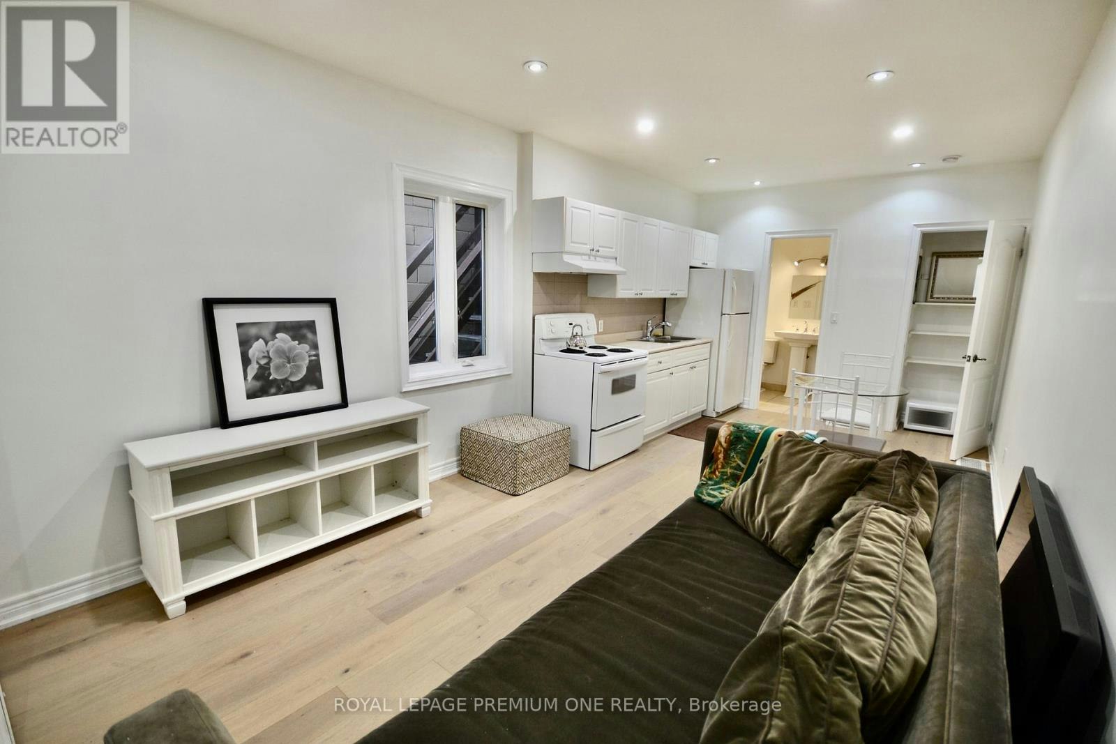 B-312 Rustic Road, Toronto, ON, M6L 1W5 - 5