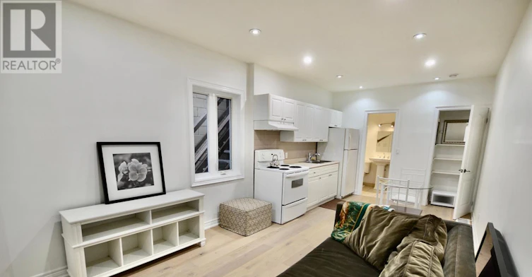 B-312 Rustic Road, Toronto, ON, M6L 1W5 - 5