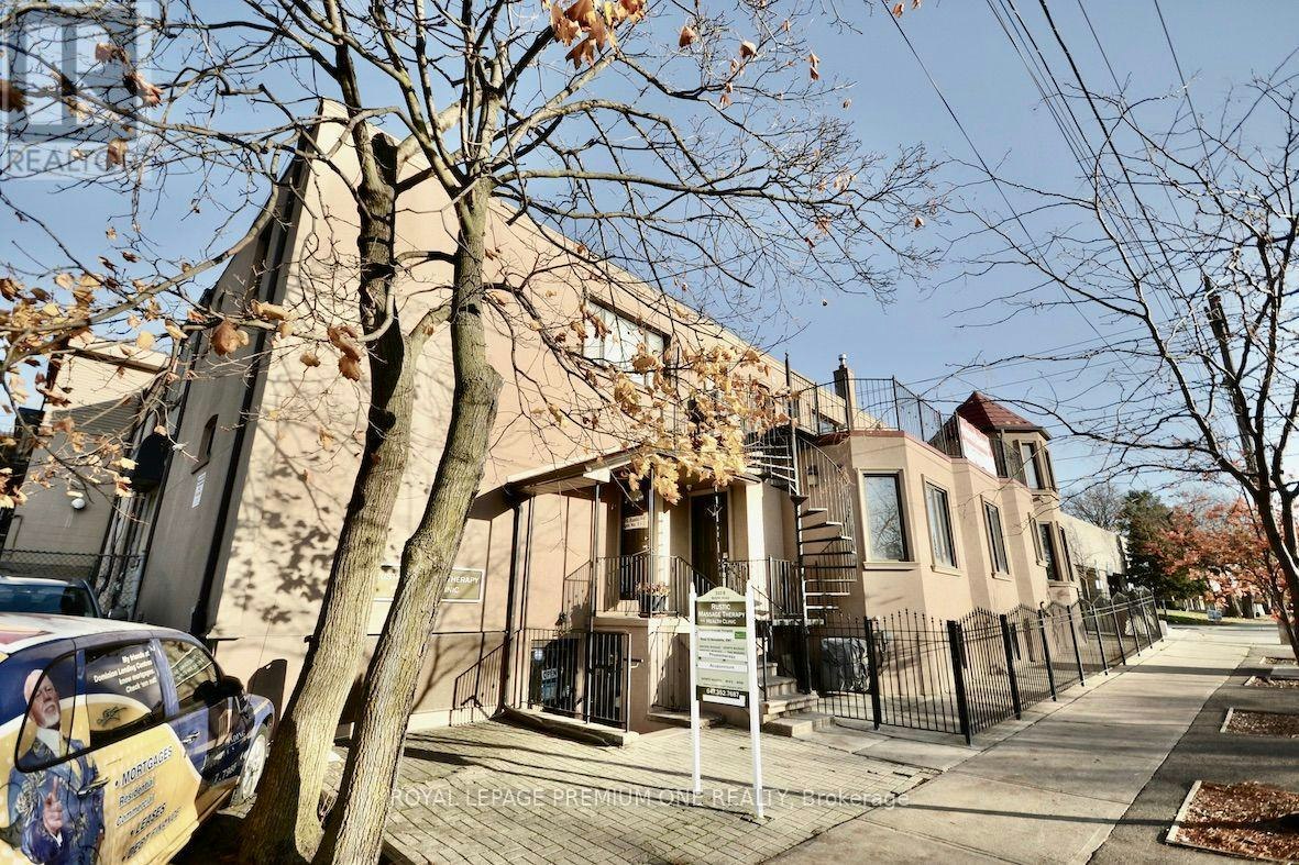 B-312 Rustic Road, Toronto, ON, M6L 1W5 - 2