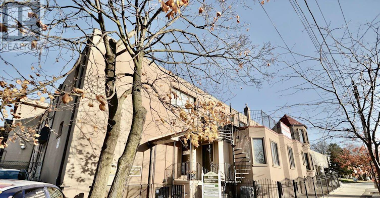 B-312 Rustic Road, Toronto, ON, M6L 1W5 - 2