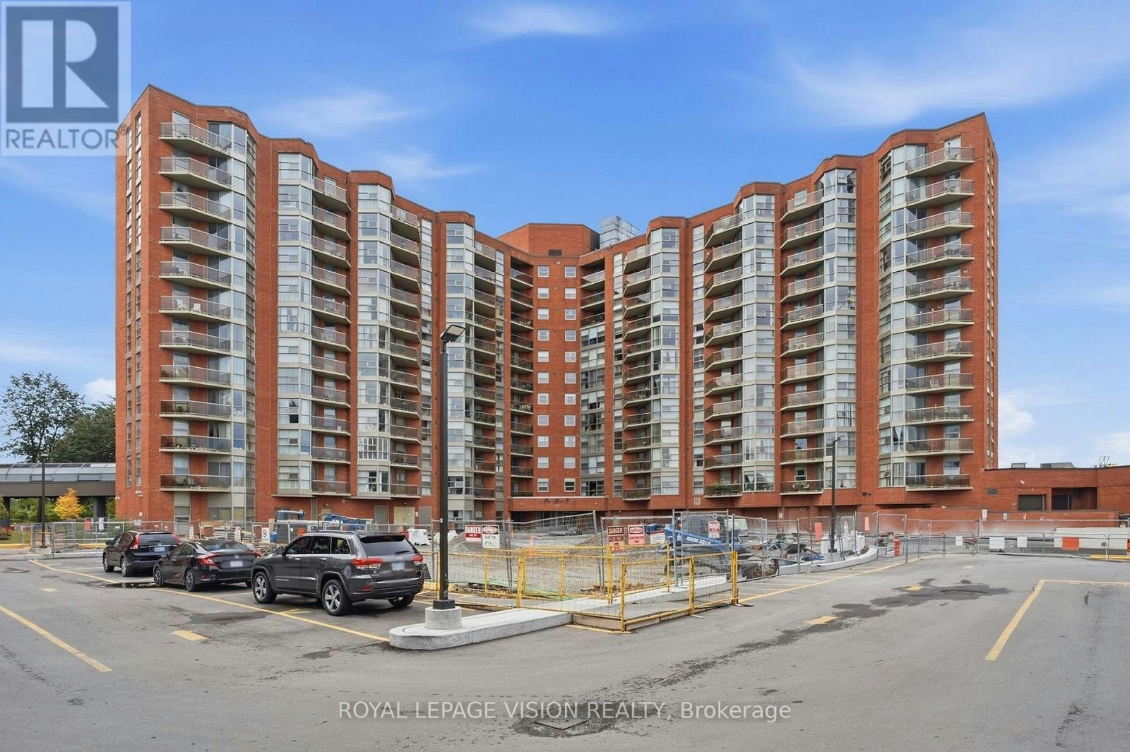 319-10 Dean Park Road, Toronto, ON, M1B 3G8