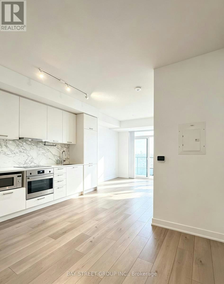 710-10 Honeycrisp Crescent, Vaughan, ON, L4K 0M8 - 3