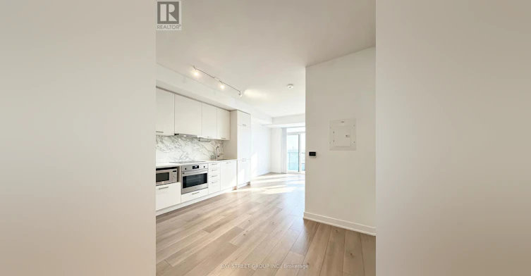 710-10 Honeycrisp Crescent, Vaughan, ON, L4K 0M8 - 3