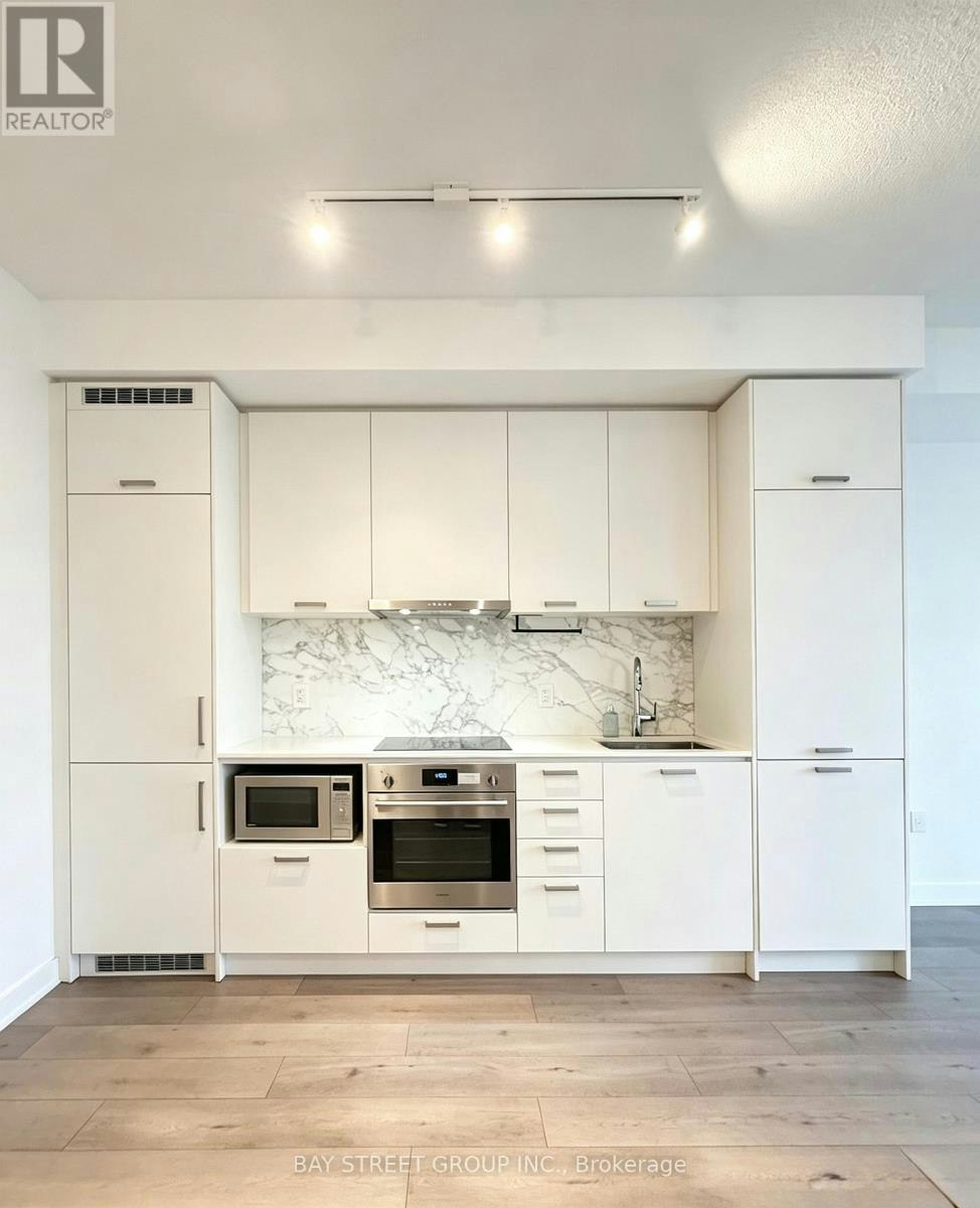 710-10 Honeycrisp Crescent, Vaughan, ON, L4K 0M8 - 2