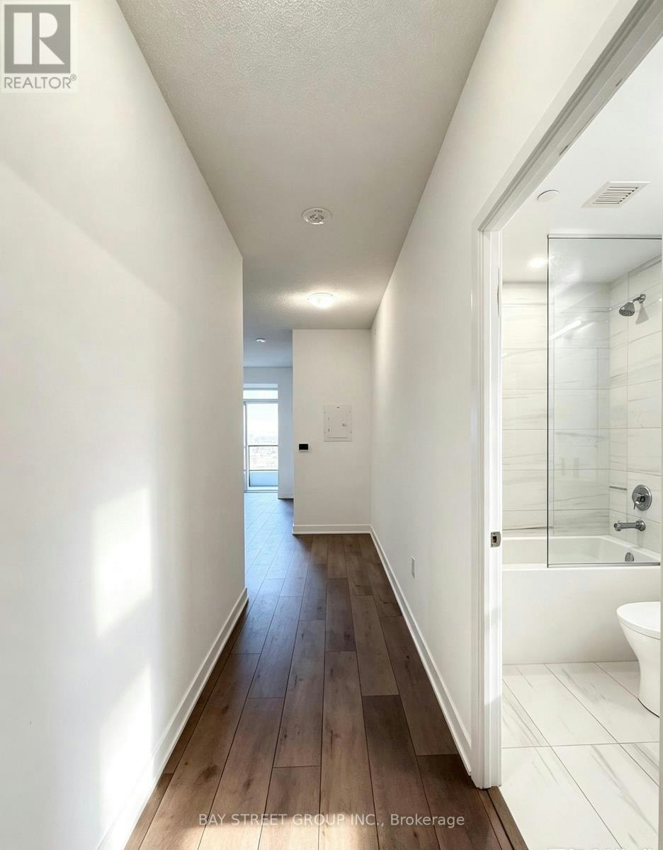 710-10 Honeycrisp Crescent, Vaughan, ON, L4K 0M8 - 11
