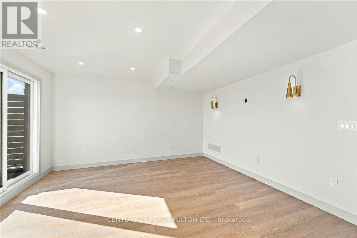 3-113 Hatherley Road, Toronto, ON, M6E 1W4 - 8