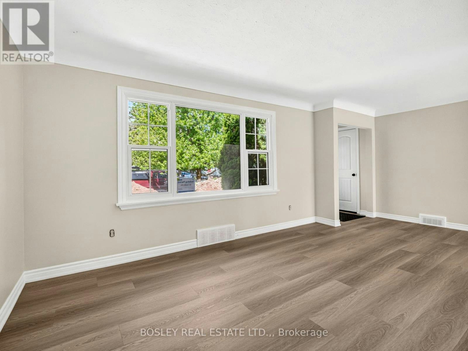 8 Pearce Avenue, St. Catharines, ON, L2M 2L8 - 5