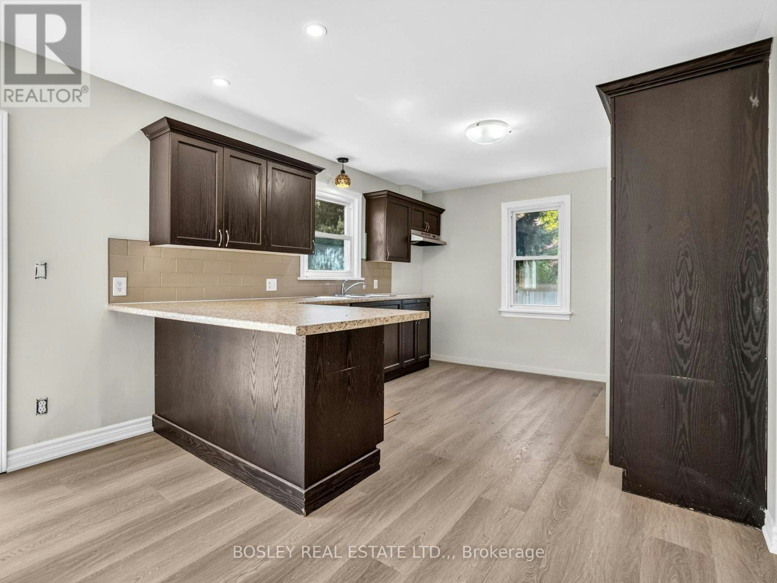 8 Pearce Avenue, St. Catharines, ON, L2M 2L8 - 11