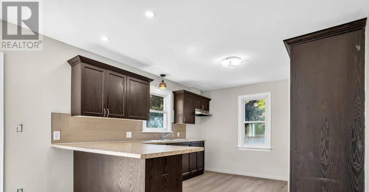 8 Pearce Avenue, St. Catharines, ON, L2M 2L8 - 11
