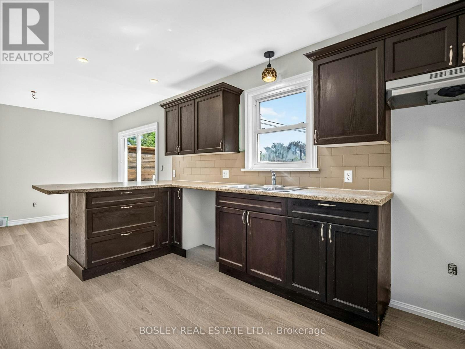 8 Pearce Avenue, St. Catharines, ON, L2M 2L8 - 10