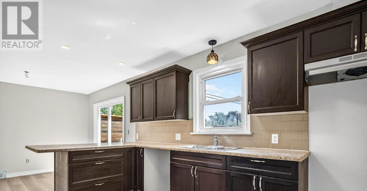 8 Pearce Avenue, St. Catharines, ON, L2M 2L8 - 10