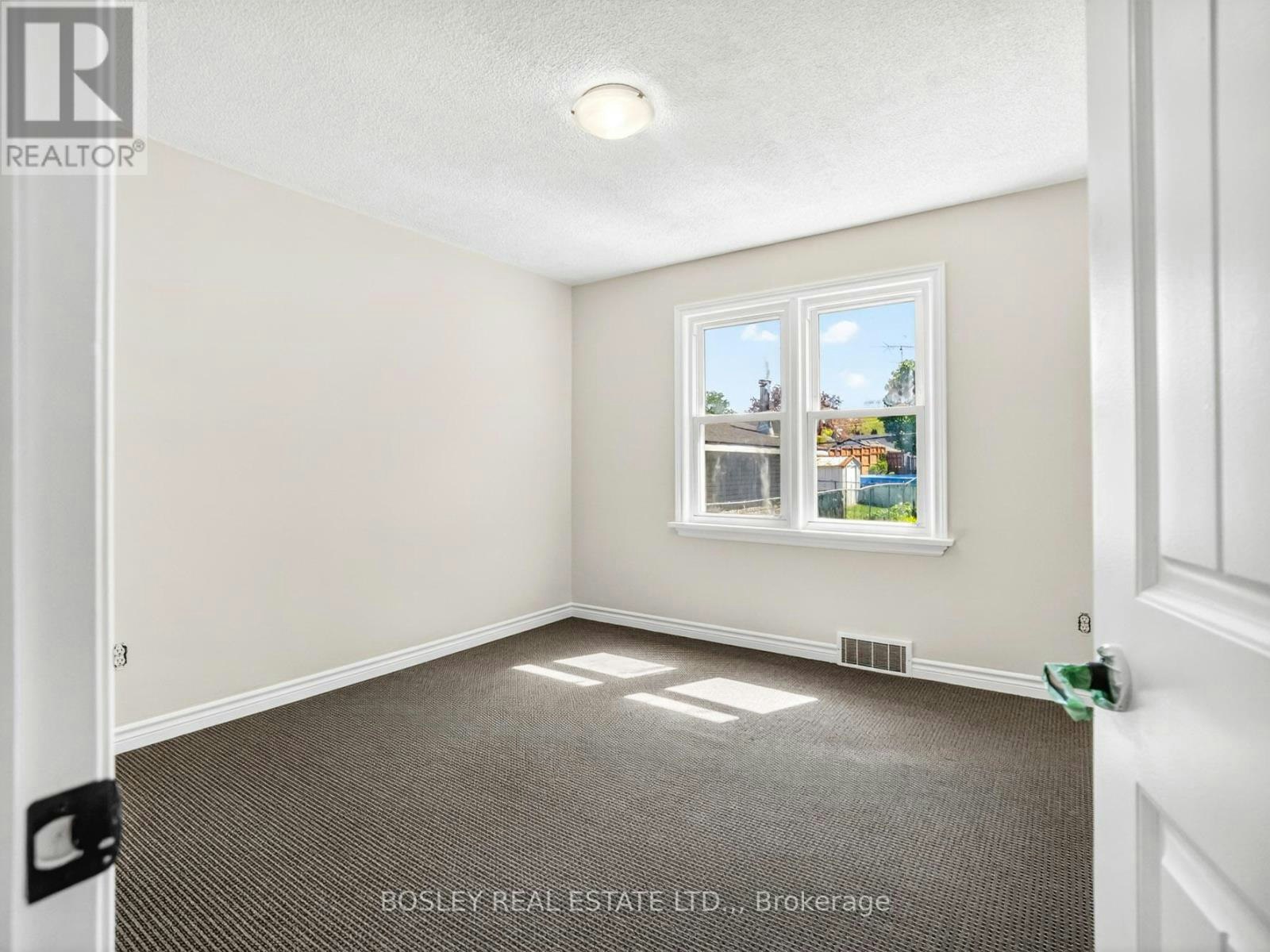 8 Pearce Avenue, St. Catharines, ON, L2M 2L8 - 17