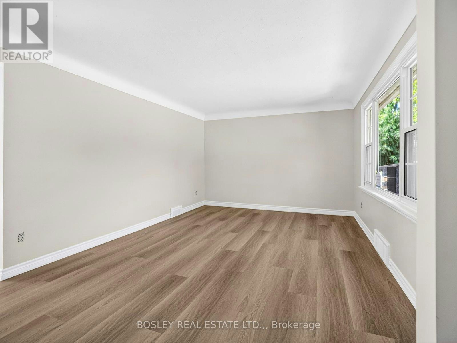 8 Pearce Avenue, St. Catharines, ON, L2M 2L8 - 6