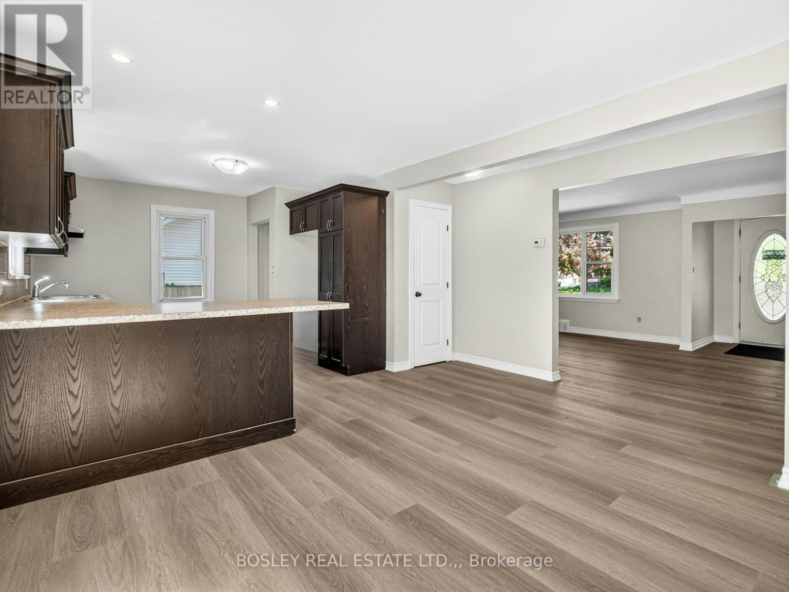 8 Pearce Avenue, St. Catharines, ON, L2M 2L8 - 9