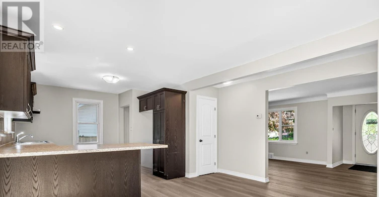 8 Pearce Avenue, St. Catharines, ON, L2M 2L8 - 9