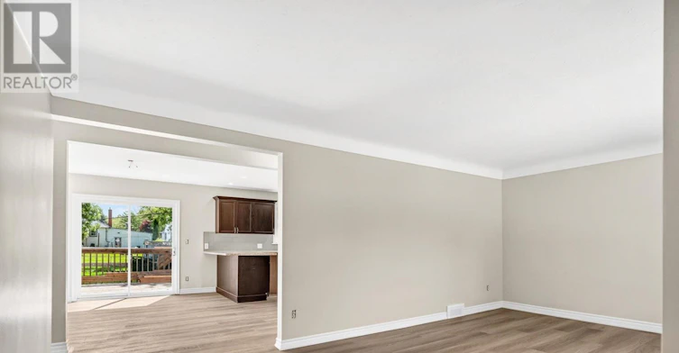 8 Pearce Avenue, St. Catharines, ON, L2M 2L8 - 7