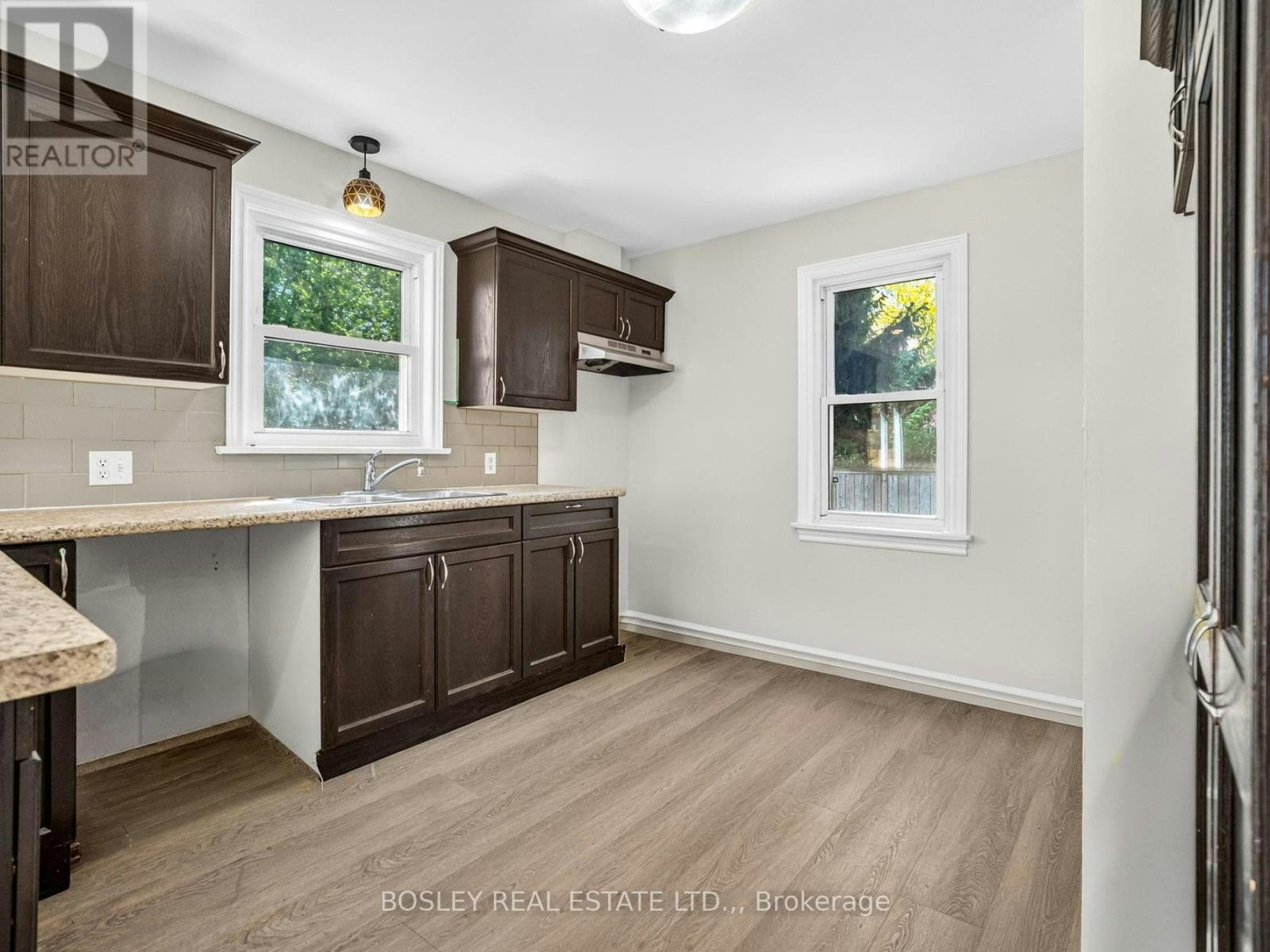 8 Pearce Avenue, St. Catharines, ON, L2M 2L8 - 12