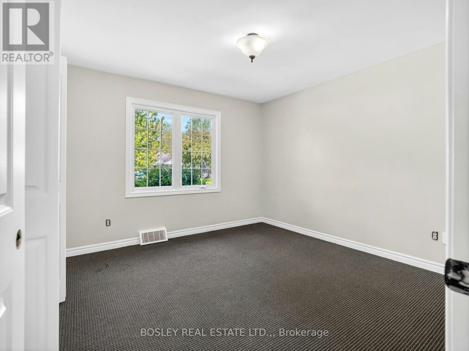 8 Pearce Avenue, St. Catharines, ON, L2M 2L8 - 16