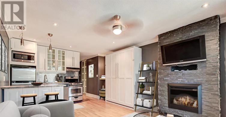 322-123 Woodbine Avenue, Toronto, ON, M4L 3V8 - 9