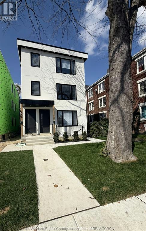 UPPER BACK-1336 University, Windsor, ON, N9B 1B5