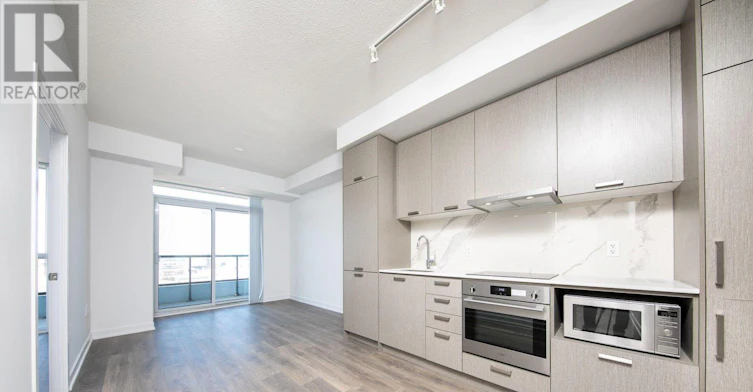 1712-38 Honeycrisp Crescent, Vaughan, ON, L4K 0M8