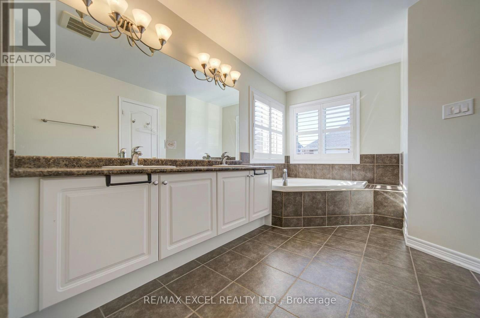202 Lawn Crescent WEST, Whitchurch-Stouffville, ON, L4A 0B4 - 47