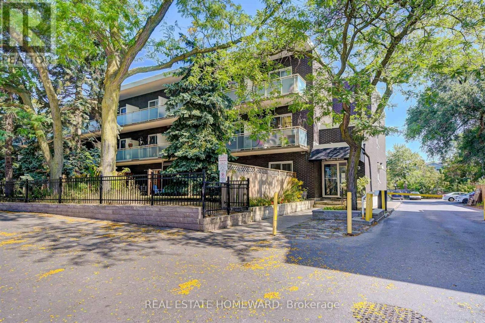 322-123 Woodbine Avenue, Toronto, ON, M4L 3V8