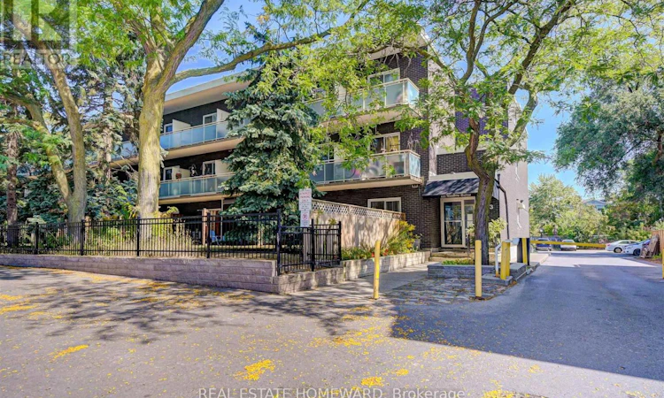 322-123 Woodbine Avenue