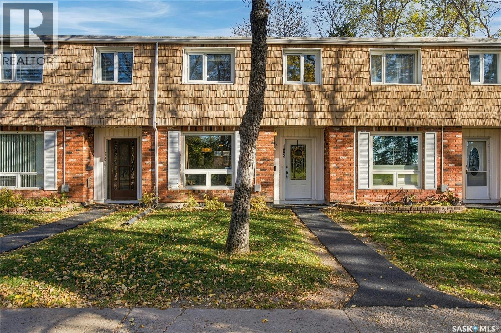102 Oakview Drive, Regina, SK, S4R 0E4