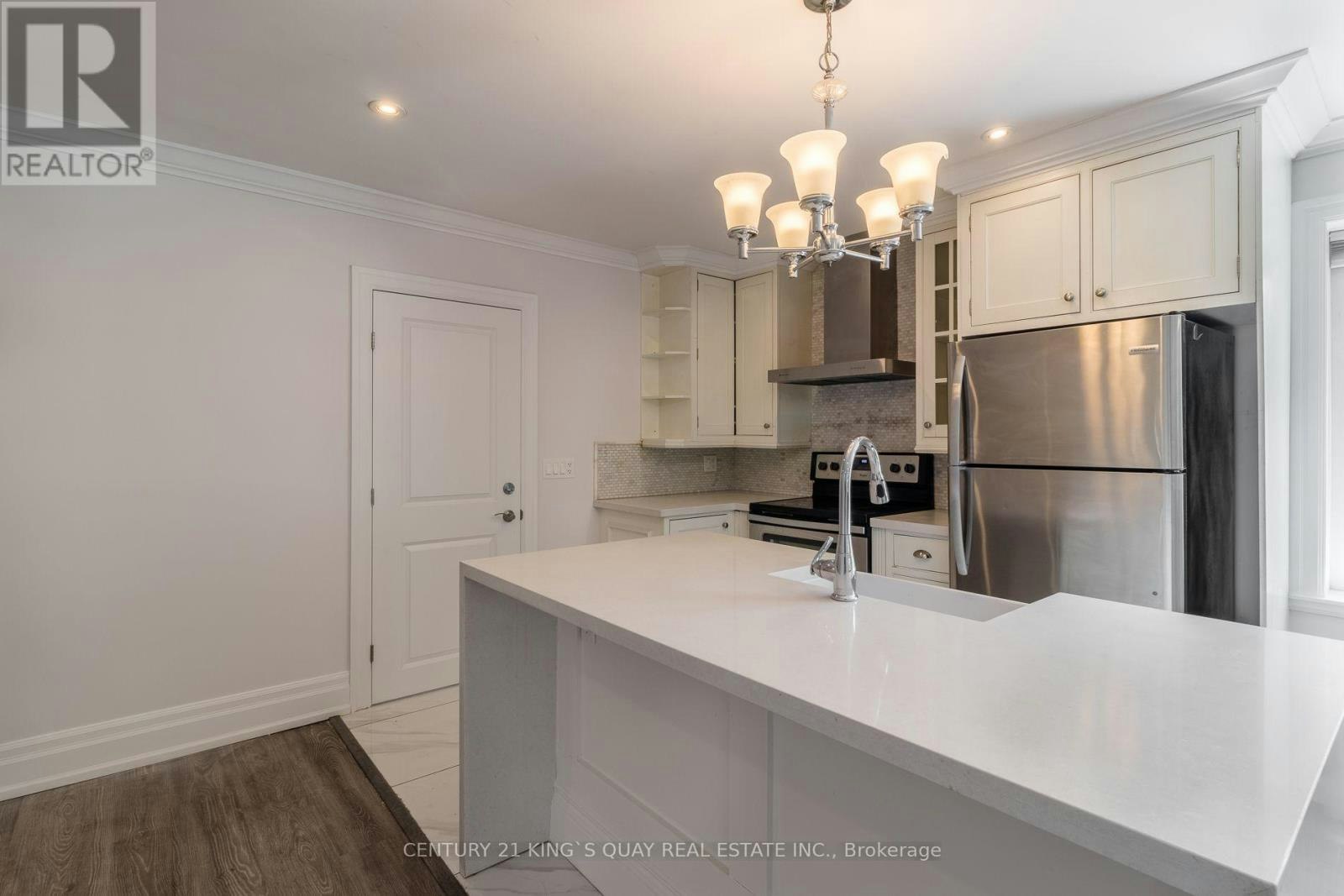 UPPER-301 Cleveland Street, Toronto, ON, M4S 2W7 - 7
