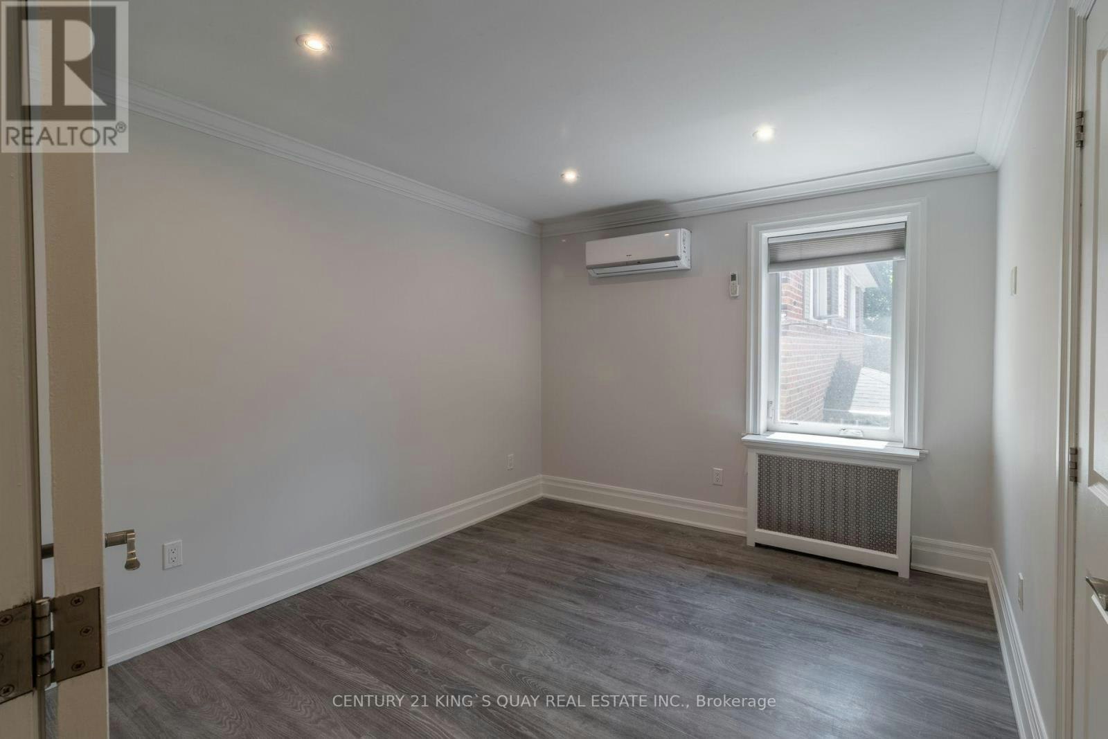 UPPER-301 Cleveland Street, Toronto, ON, M4S 2W7 - 11