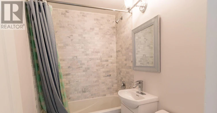 UPPER-301 Cleveland Street, Toronto, ON, M4S 2W7 - 15