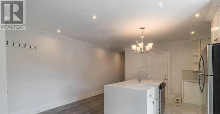 UPPER-301 Cleveland Street, Toronto, ON, M4S 2W7 - 8