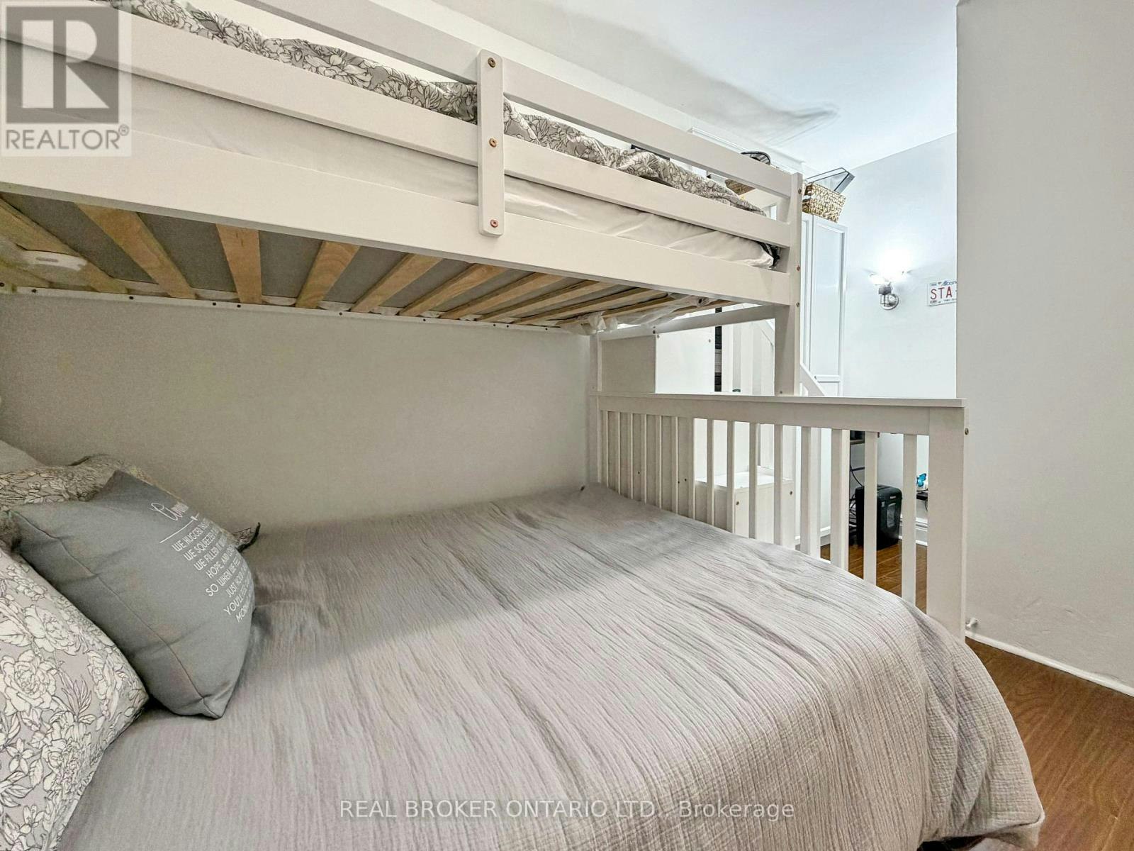 UPPER-79 Blantyre Avenue, Toronto, ON, M1N 2R6 - 12