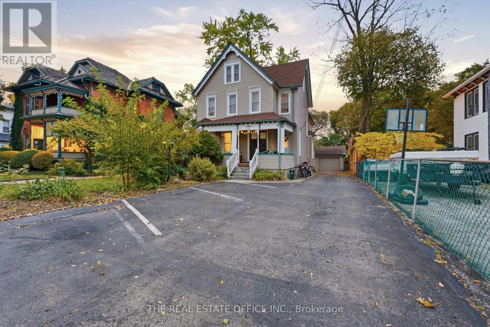 4327 Simcoe Street, Niagara Falls, ON, L2E 1T5
