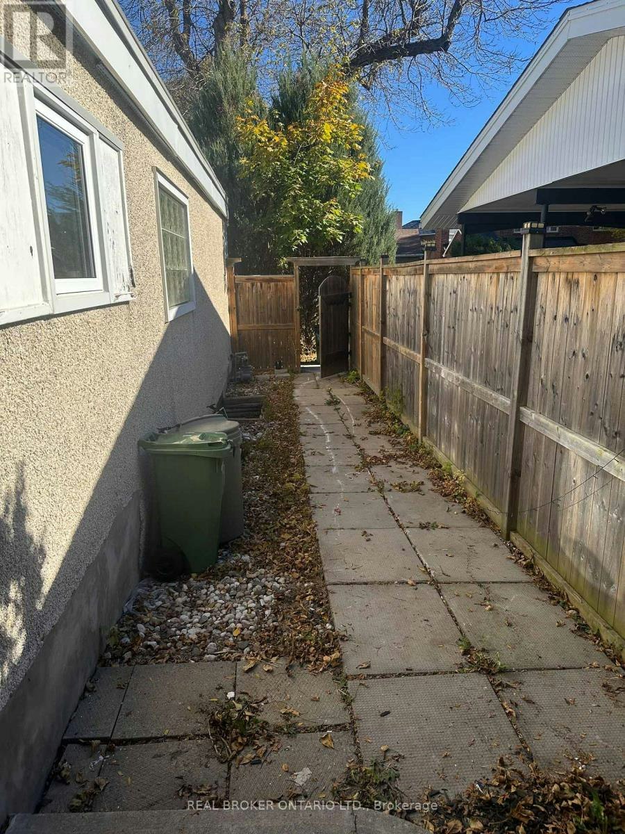 B-28 Leeming Drive, Ottawa, ON, K2H 5P7 - 3