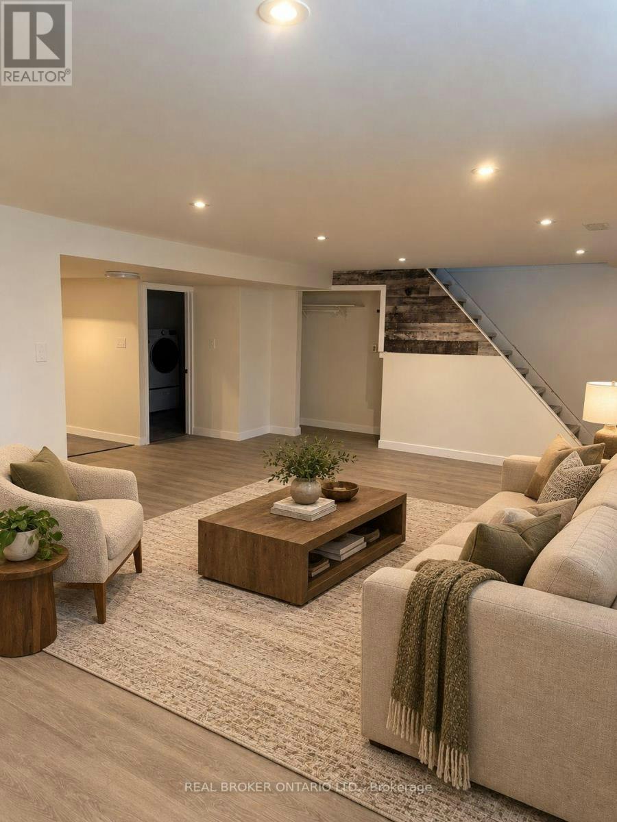 B-28 Leeming Drive, Ottawa, ON, K2H 5P7 - 5