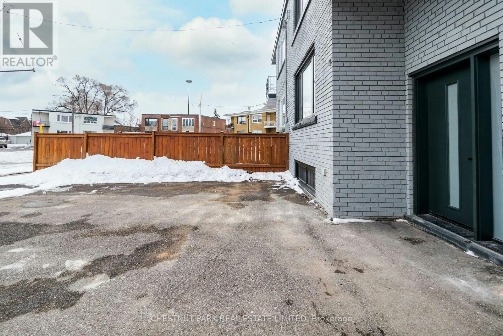 3-38 Penhurst Avenue, Toronto, ON, M8Y 3A8 - 40