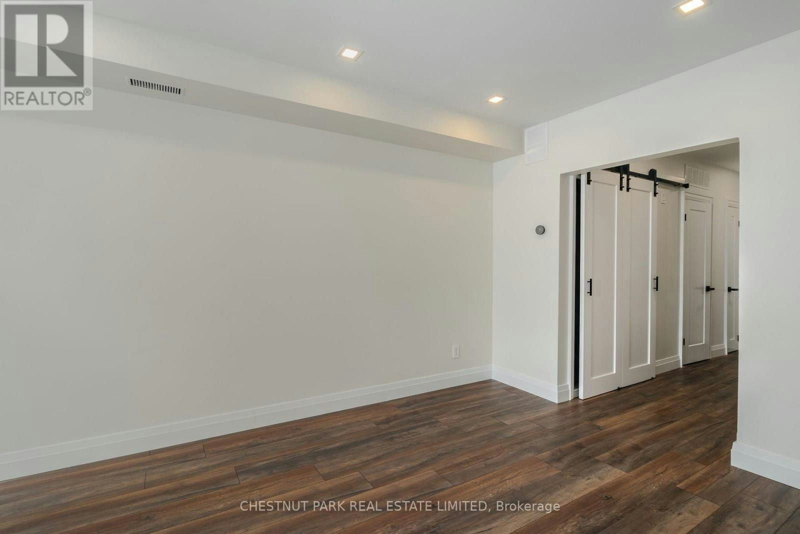 3-38 Penhurst Avenue, Toronto, ON, M8Y 3A8 - 9